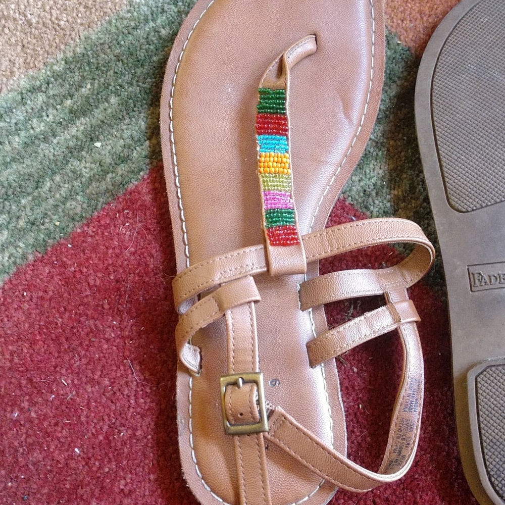 Size 8 - Picture 3 of 4